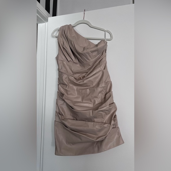 Miss Circle - Tan Vegan Leather One Shoulder Ruched Mini Dress - Brand New - Picture 5 of 9